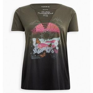 TORRID GRAPHIC CLASSIC FIT COTTON SLASHED NECK TEE. SIZE 3